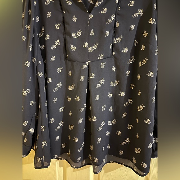 Lane Bryant size 18/20 long sleeve sheer top - Picture 6 of 10